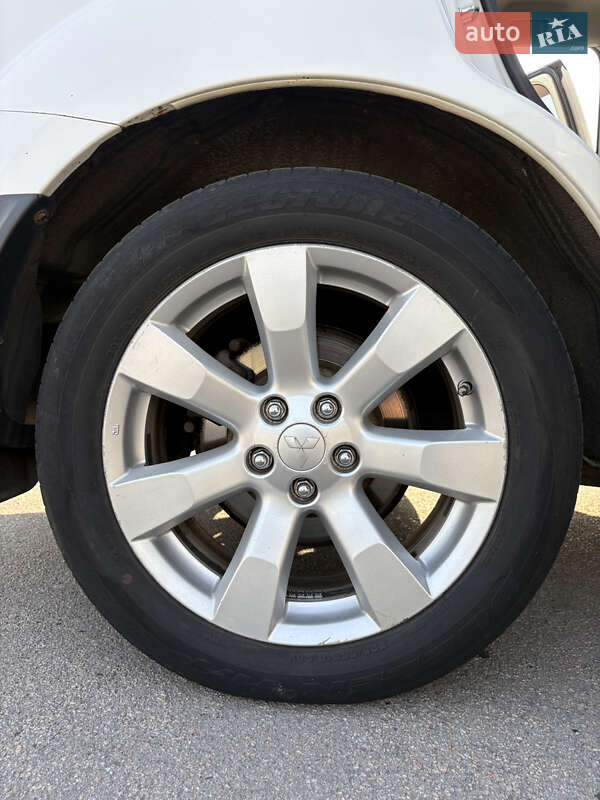 Позашляховик / Кросовер Mitsubishi Outlander XL 2010 в Запоріжжі
