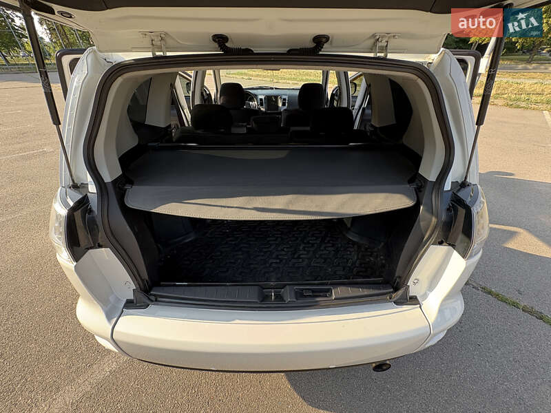 Позашляховик / Кросовер Mitsubishi Outlander XL 2010 в Запоріжжі
