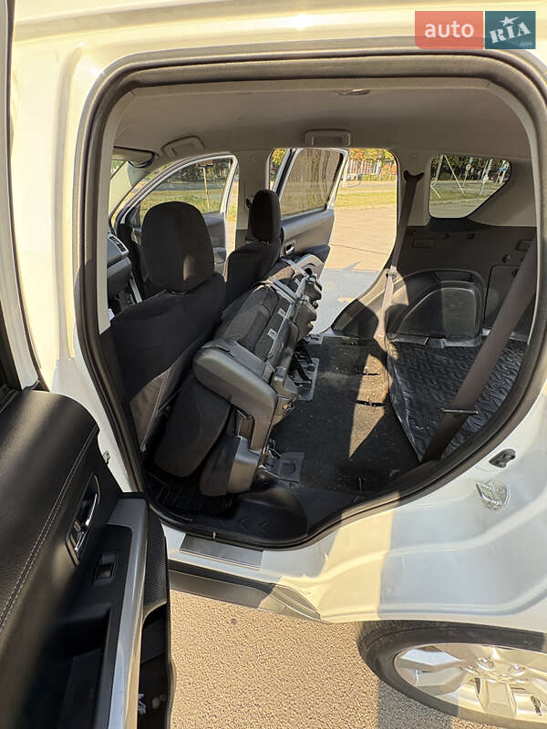 Позашляховик / Кросовер Mitsubishi Outlander XL 2010 в Запоріжжі