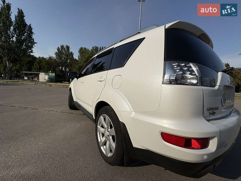 Позашляховик / Кросовер Mitsubishi Outlander XL 2010 в Запоріжжі