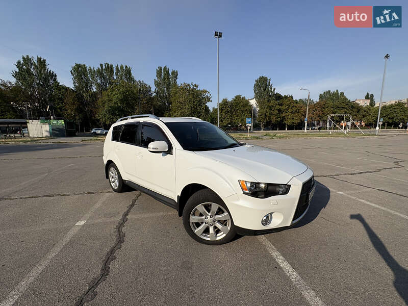 Позашляховик / Кросовер Mitsubishi Outlander XL 2010 в Запоріжжі