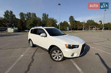 Внедорожник / Кроссовер Mitsubishi Outlander XL 2010 в 