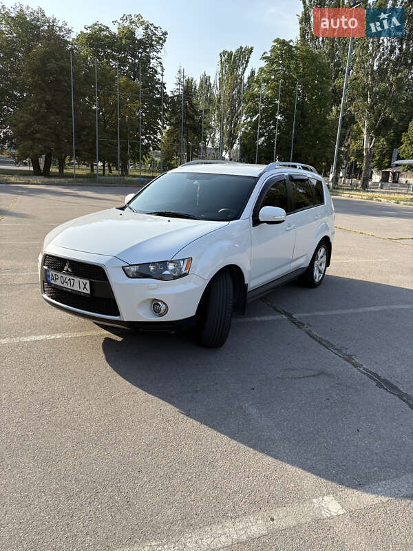 Позашляховик / Кросовер Mitsubishi Outlander XL 2010 в Запоріжжі