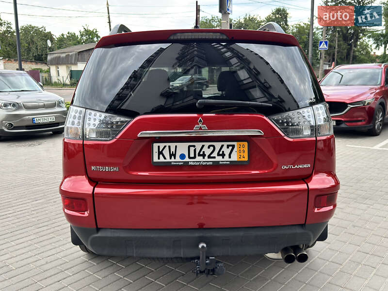 Позашляховик / Кросовер Mitsubishi Outlander XL 2011 в Житомирі