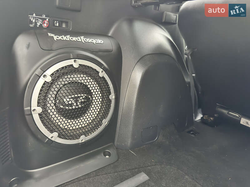 Позашляховик / Кросовер Mitsubishi Outlander XL 2011 в Житомирі
