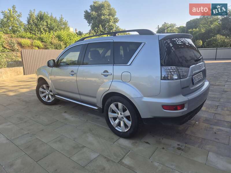 Внедорожник / Кроссовер Mitsubishi Outlander XL 2010 в Тернополе