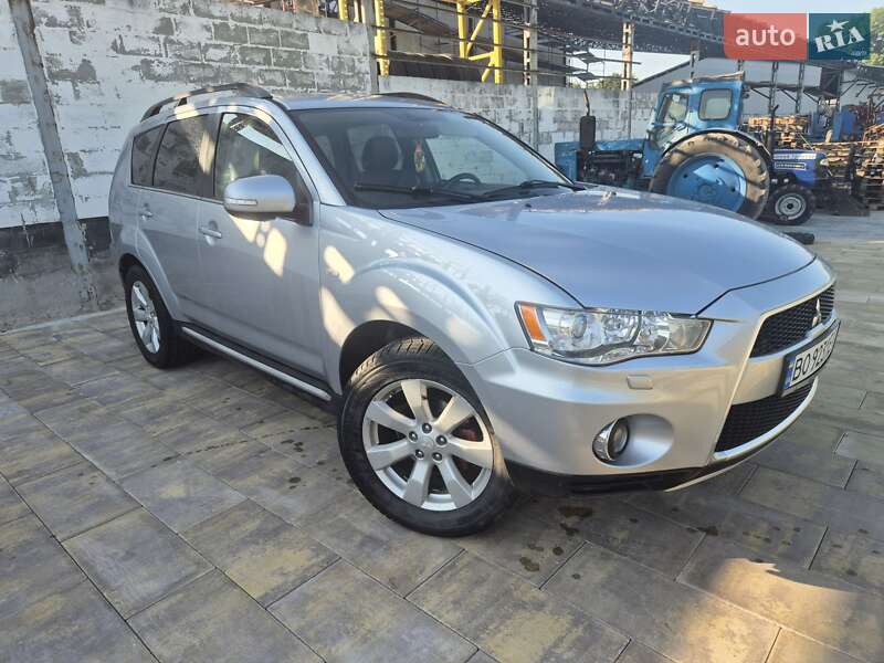 Внедорожник / Кроссовер Mitsubishi Outlander XL 2010 в Тернополе