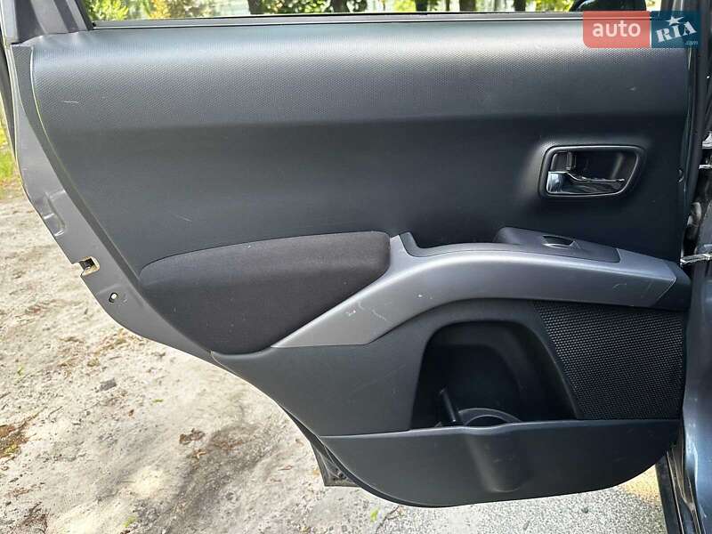 Внедорожник / Кроссовер Mitsubishi Outlander XL 2007 в Киеве