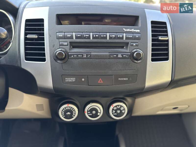 Внедорожник / Кроссовер Mitsubishi Outlander XL 2008 в Полтаве