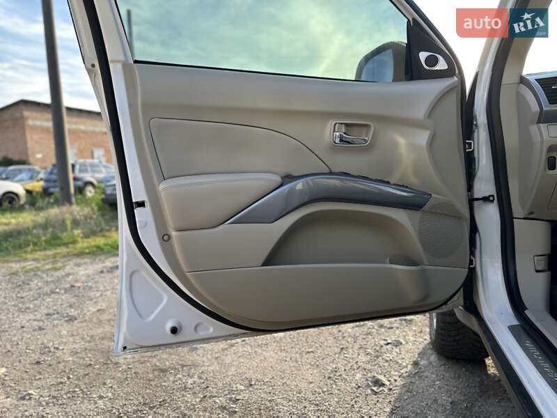 Внедорожник / Кроссовер Mitsubishi Outlander XL 2008 в Полтаве