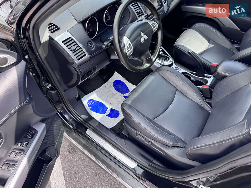 Внедорожник / Кроссовер Mitsubishi Outlander XL 2010 в Киеве