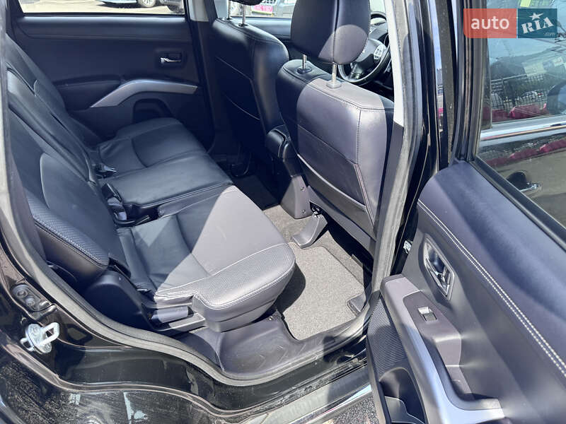 Внедорожник / Кроссовер Mitsubishi Outlander XL 2010 в Киеве