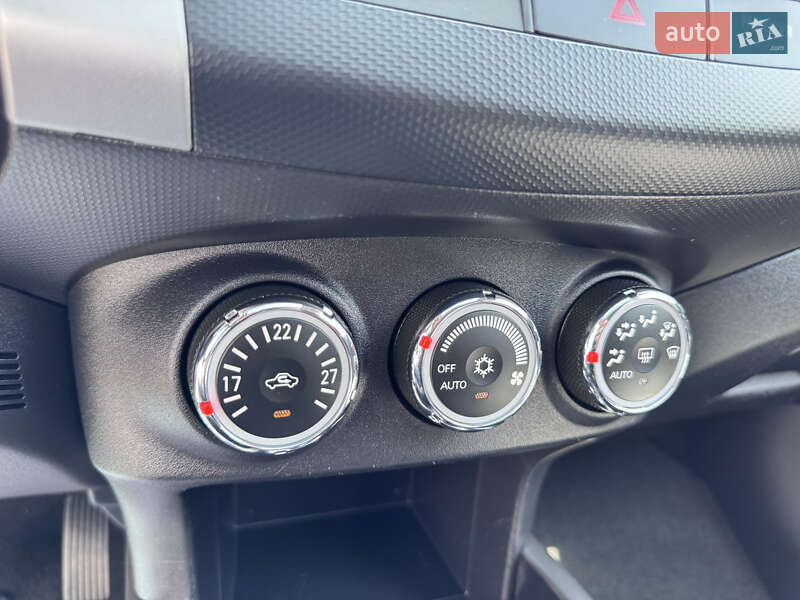 Внедорожник / Кроссовер Mitsubishi Outlander XL 2010 в Киеве