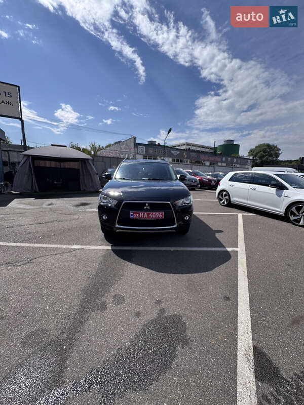 Внедорожник / Кроссовер Mitsubishi Outlander XL 2010 в Киеве