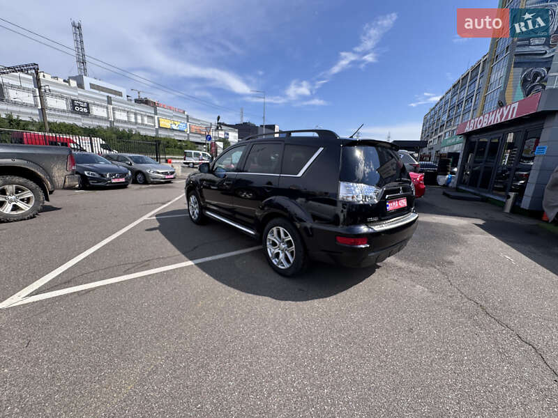 Внедорожник / Кроссовер Mitsubishi Outlander XL 2010 в Киеве