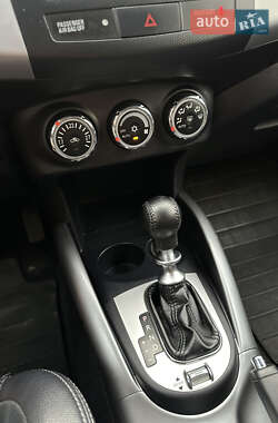 Внедорожник / Кроссовер Mitsubishi Outlander XL 2011 в 