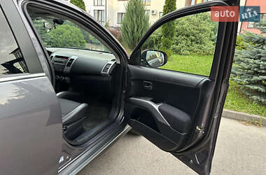 Внедорожник / Кроссовер Mitsubishi Outlander XL 2011 в 
