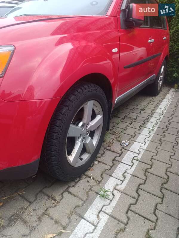 Внедорожник / Кроссовер Mitsubishi Outlander XL 2008 в Ужгороде