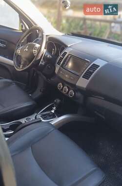 Позашляховик / Кросовер Mitsubishi Outlander XL 2010 в Івано-Франківську