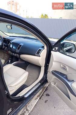 Внедорожник / Кроссовер Mitsubishi Outlander XL 2007 в 