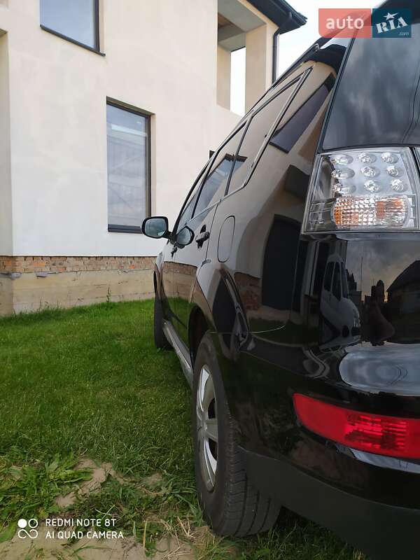 Внедорожник / Кроссовер Mitsubishi Outlander XL 2012 в Луцке