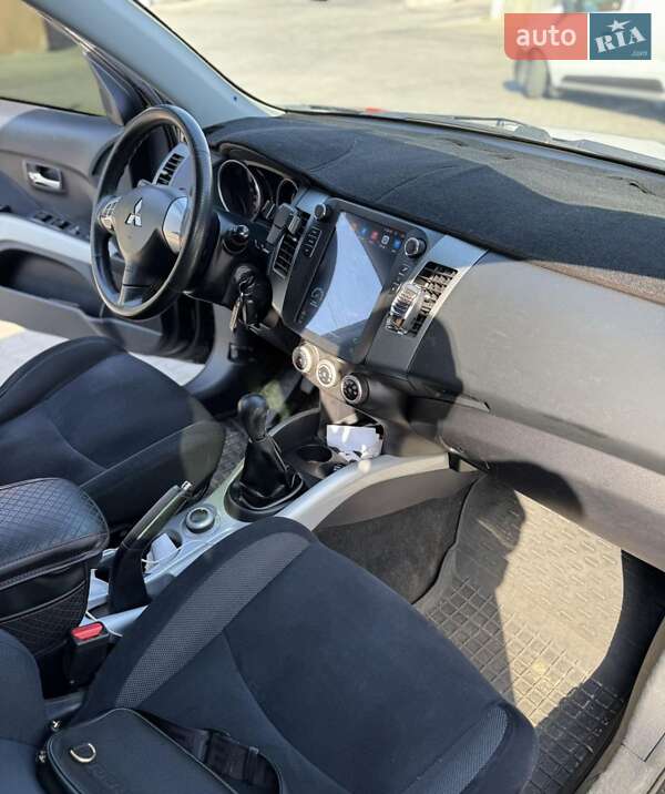 Внедорожник / Кроссовер Mitsubishi Outlander XL 2008 в Львове