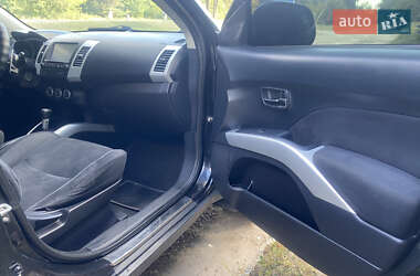Позашляховик / Кросовер Mitsubishi Outlander XL 2007 в  фото 5 Позашляховик / Кросовер Mitsubishi Outlander XL 2007 в