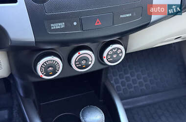 Внедорожник / Кроссовер Mitsubishi Outlander XL 2007 в 