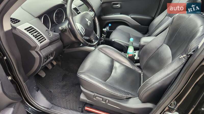 Внедорожник / Кроссовер Mitsubishi Outlander XL 2010 в Днепре