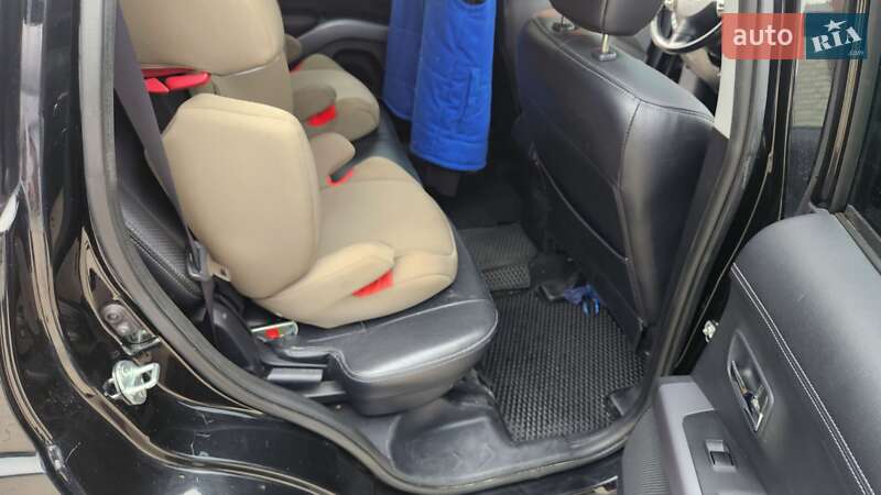 Внедорожник / Кроссовер Mitsubishi Outlander XL 2010 в Днепре