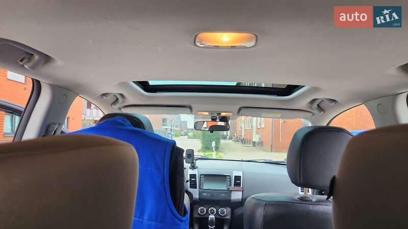 Внедорожник / Кроссовер Mitsubishi Outlander XL 2010 в Днепре