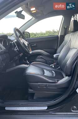 Внедорожник / Кроссовер Mitsubishi Outlander XL 2010 в 