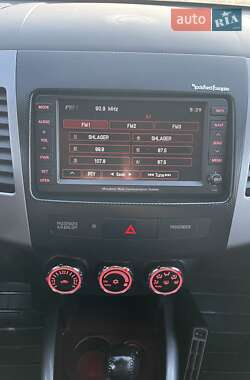 Внедорожник / Кроссовер Mitsubishi Outlander XL 2010 в 