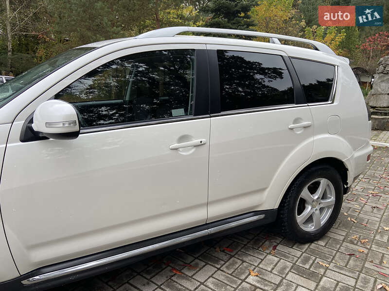 Внедорожник / Кроссовер Mitsubishi Outlander XL 2010 в Дрогобыче