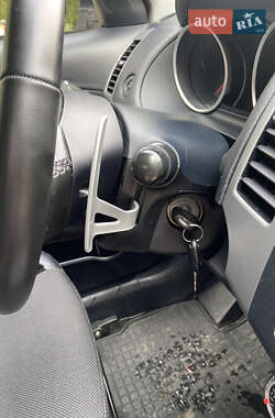 Внедорожник / Кроссовер Mitsubishi Outlander XL 2010 в 