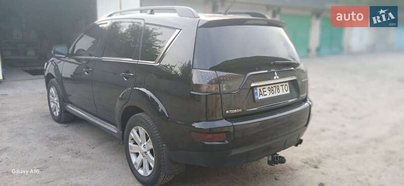Позашляховик / Кросовер Mitsubishi Outlander XL 2011 в Кам'янському