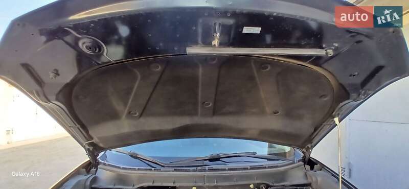 Позашляховик / Кросовер Mitsubishi Outlander XL 2011 в Кам'янському