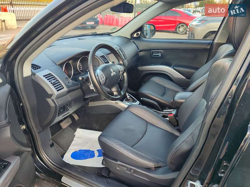 Внедорожник / Кроссовер Mitsubishi Outlander XL 2010 в Киеве