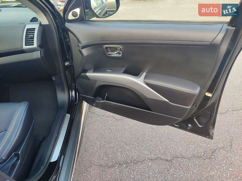 Внедорожник / Кроссовер Mitsubishi Outlander XL 2010 в Киеве