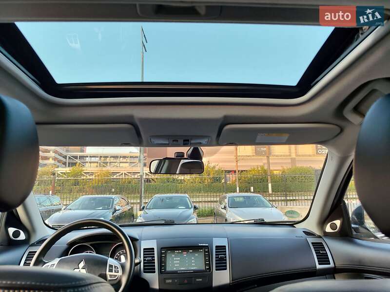 Внедорожник / Кроссовер Mitsubishi Outlander XL 2010 в Киеве