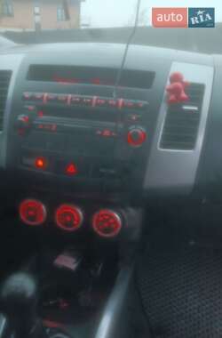 Позашляховик / Кросовер Mitsubishi Outlander XL 2008 в Городку