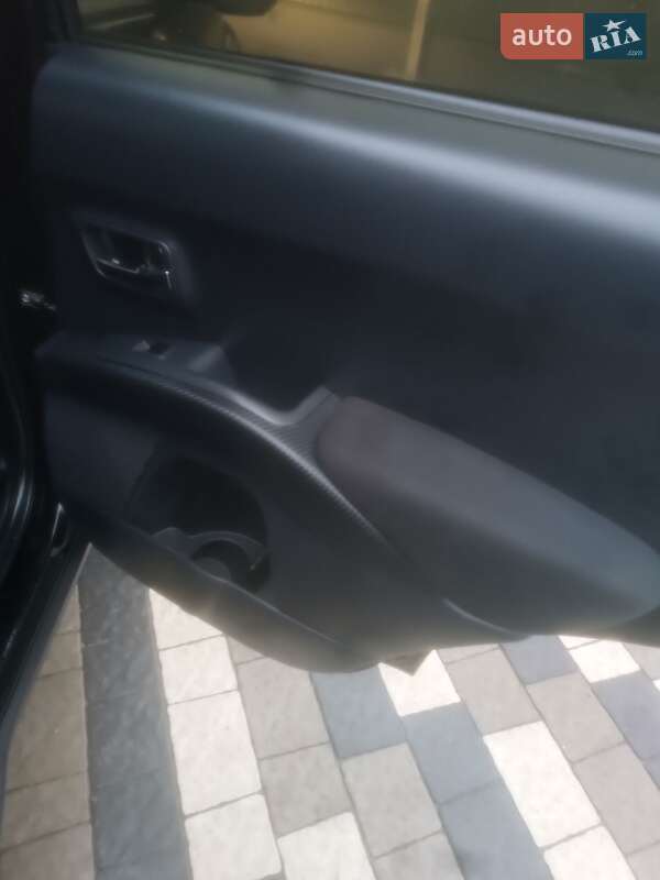 Внедорожник / Кроссовер Mitsubishi Outlander XL 2008 в Городке