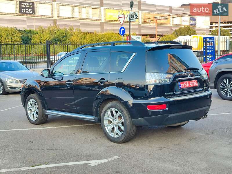 Внедорожник / Кроссовер Mitsubishi Outlander XL 2010 в Киеве