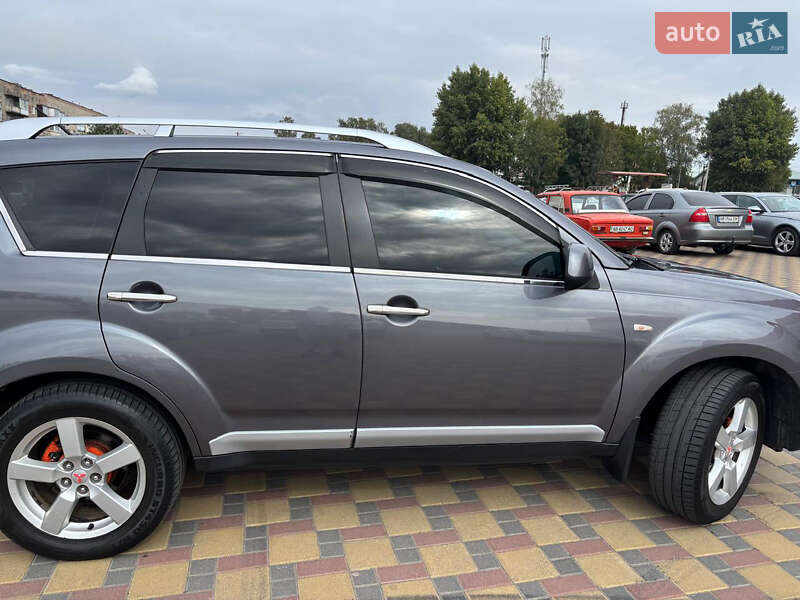 Внедорожник / Кроссовер Mitsubishi Outlander XL 2008 в Гайсине
