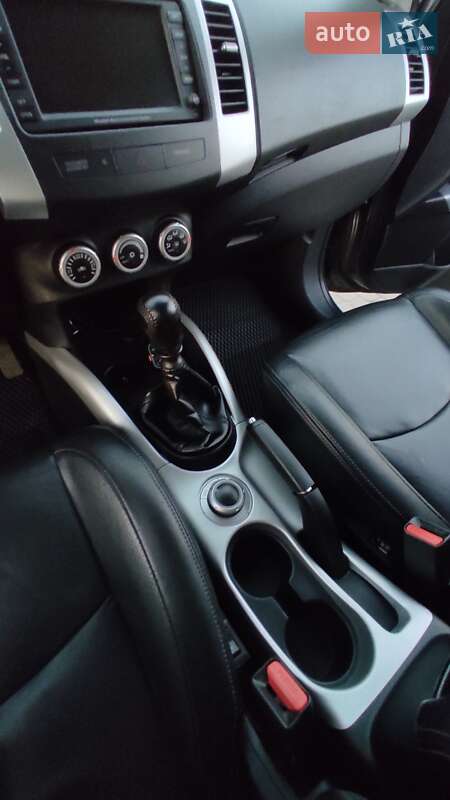 Внедорожник / Кроссовер Mitsubishi Outlander XL 2008 в Самборе