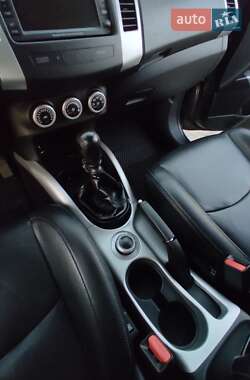 Внедорожник / Кроссовер Mitsubishi Outlander XL 2008 в 