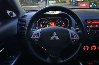 Позашляховик / Кросовер Mitsubishi Outlander XL 2010 в 