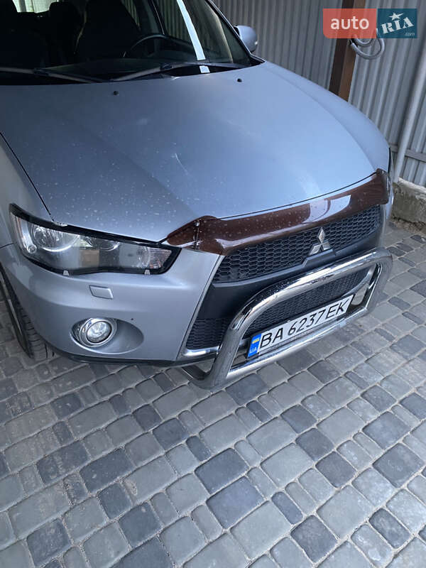 Внедорожник / Кроссовер Mitsubishi Outlander XL 2012 в Александрие