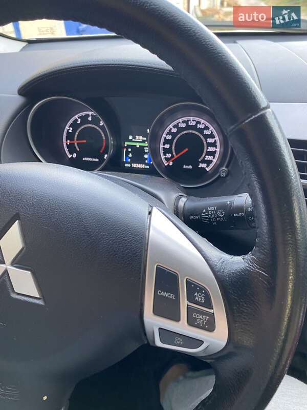 Внедорожник / Кроссовер Mitsubishi Outlander XL 2012 в Александрие