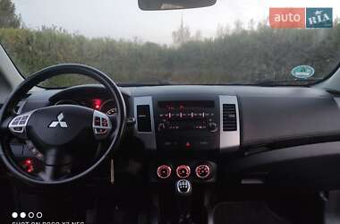 Внедорожник / Кроссовер Mitsubishi Outlander XL 2011 в 
